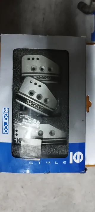 Pedales y pomo Sparco