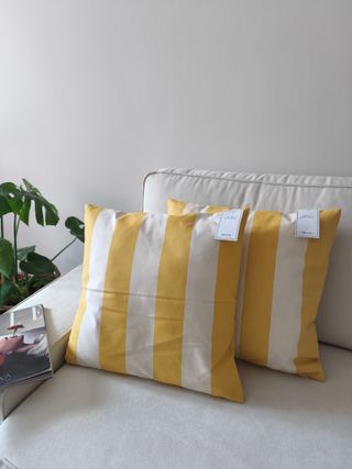 Fundas cojín H&M Home rayas amarillas blancas