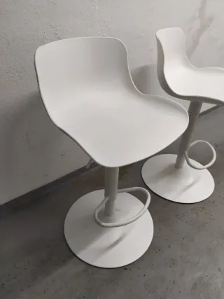 Taburetes altos de cocina blancos