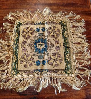 Copritavolini Vintage Quadrati Dorati con Frange