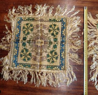 Copritavolini Vintage Quadrati Dorati con Frange