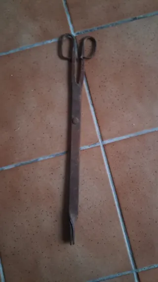 Tenazas para brasas