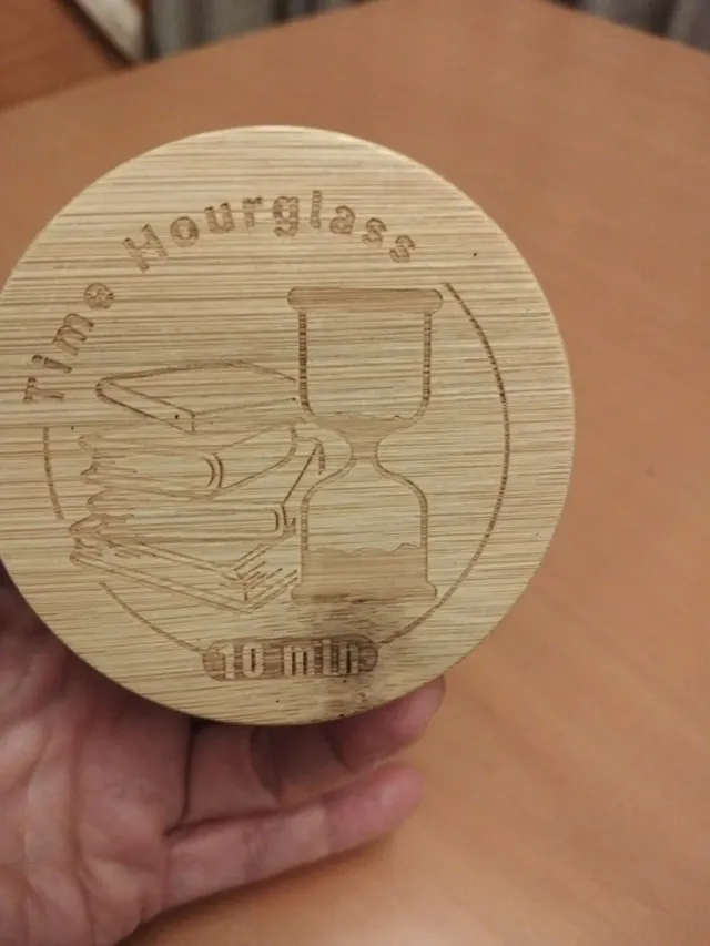 Reloj de arena de madera y cristal