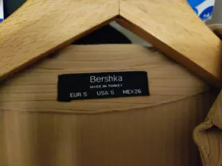 Chaqueta tipo polo color marrón clarito