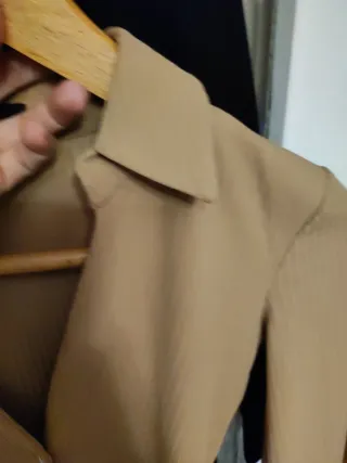 Chaqueta tipo polo color marrón clarito