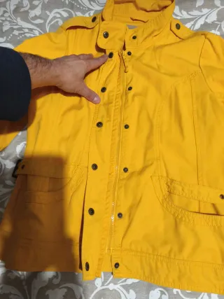 Chaqueta amarilla entretiempo