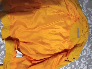 Chaqueta amarilla entretiempo