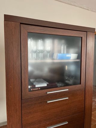 Vitrina madera marros oscuro cajones