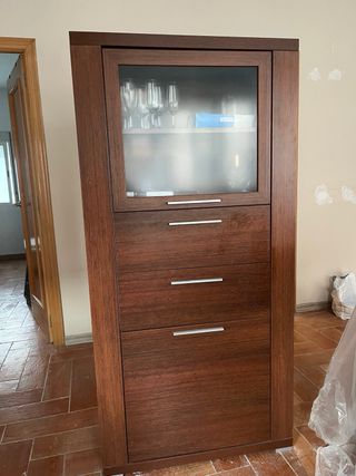 Vitrina madera marros oscuro cajones