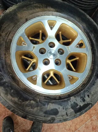 Llanta Jeep Cherokee