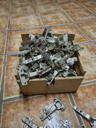Bisagras para muebles de cocina