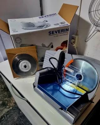 Cortafiambres SEVERIN INOX 180W