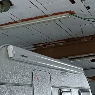 Toldo DOMETIC con Cerramiento