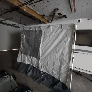 Toldo DOMETIC con Cerramiento