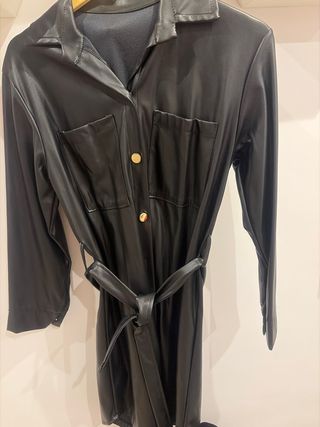 Vestido gabardina efecto cuero