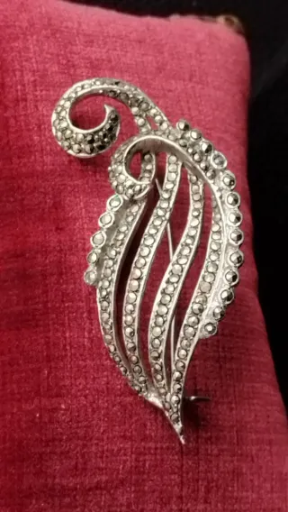 Broche antiguo plata y cristales marquesitas
