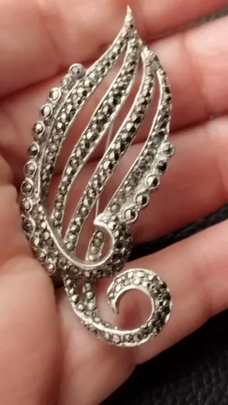 Broche antiguo plata y cristales marquesitas