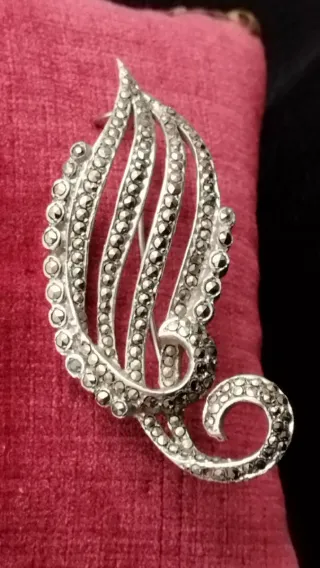 Broche antiguo plata y cristales marquesitas