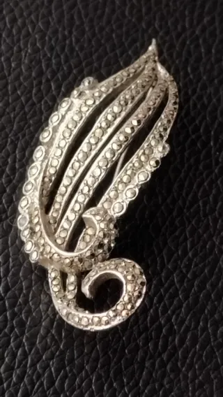 Broche antiguo plata y cristales marquesitas