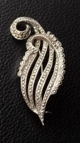 Broche antiguo plata y cristales marquesitas