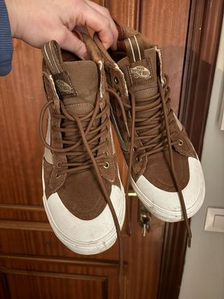 Vans Sk8-Hi Marrones Impermeables Caña Alta