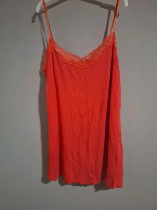 Lencería roja con encaje