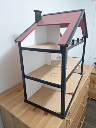 Casita de muñecas de madera