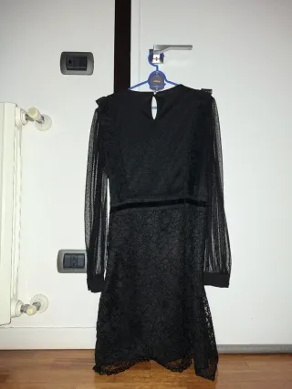 Abito nero maniche lunghe in tulle