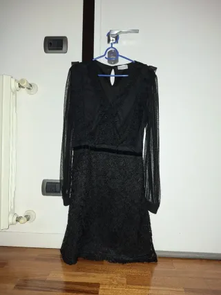 Abito nero maniche lunghe in tulle