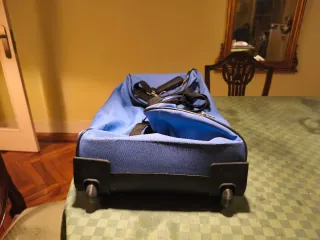 Maleta blanda troley azul