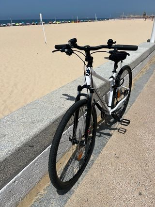 Bicicleta Trekking Riverside 500 Blanca