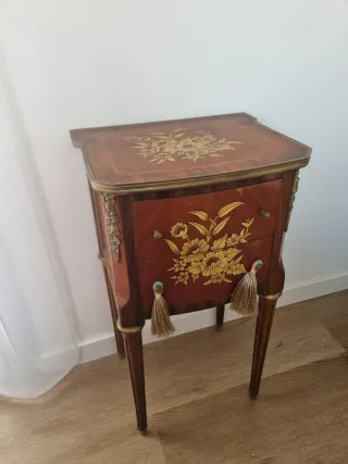 Mesita antigua de madera y metal