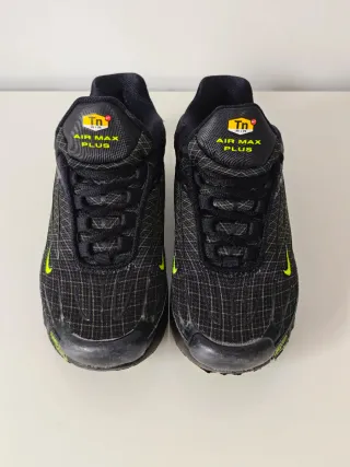 Nike Air Max Plus Zapatillas Negras y Amarillas