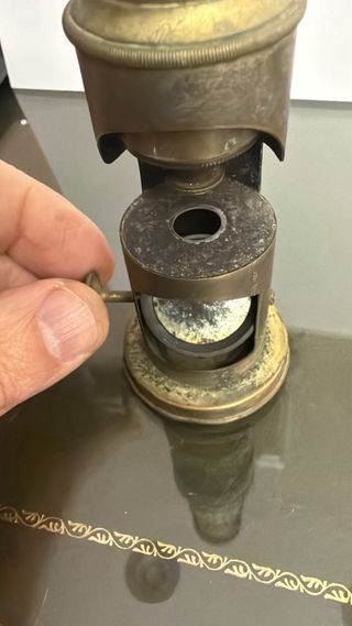 ANTIGUO MICROSCOPIO FRANCÉS