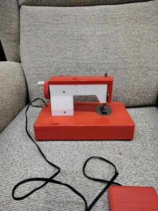 Máquina de coser Piccola JOAL