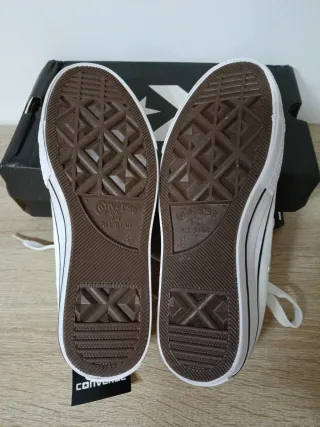 Zapatillas Converse Blancas.