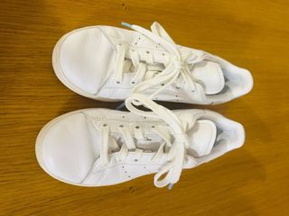 Zapatillas de piel blancas