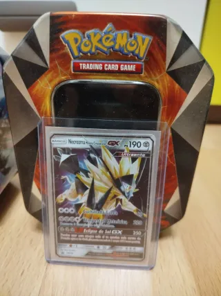 Caja Pokémon Solgaleo y Lunala GX + NECROZMA GX