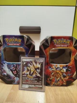 Caja Pokémon Solgaleo y Lunala GX + NECROZMA GX