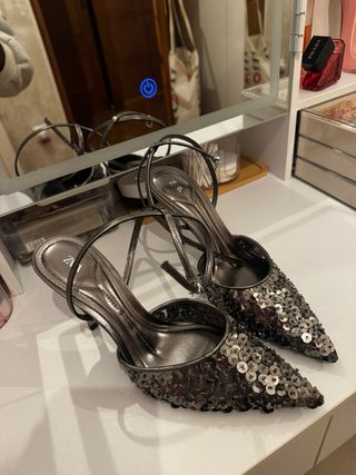 Zapatos de tacón Zara con lentejuelas
