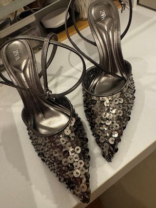 Zapatos de tacón Zara con lentejuelas