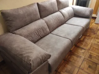 Sofá 3 plazas con reposapiés
