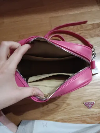 Bolso rosa acolchado con cadena