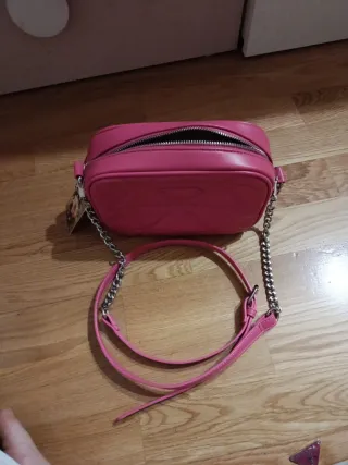 Bolso rosa acolchado con cadena