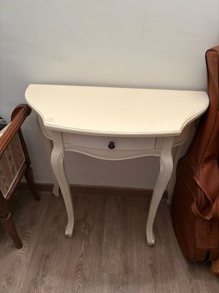 Consola de madera restaurada