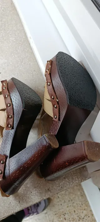 Sandalias tacón madera beige/marrón T.38