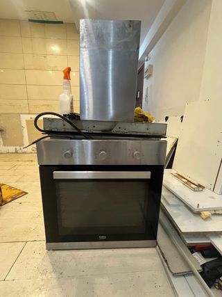 Nevera, Horno y Vitrocerámica. Todo funciona