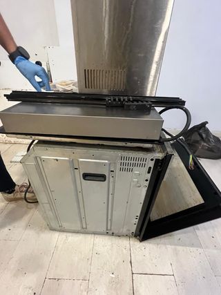 Nevera, Horno y Vitrocerámica. Todo funciona