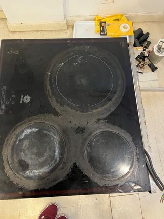 Nevera, Horno y Vitrocerámica. Todo funciona