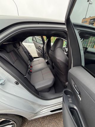 Toyota Corolla 180H GR Sport + Suspension Variable